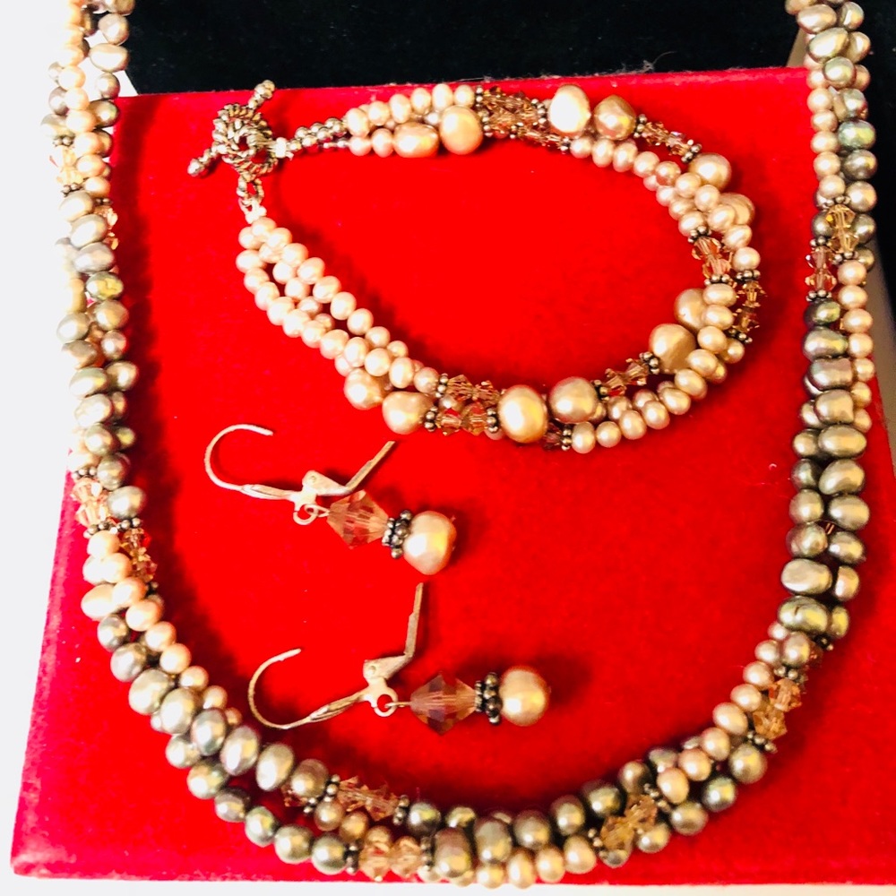 Precious stones and crystals necklace set.